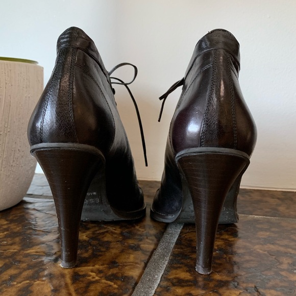 ♥️ESCADA BLACK LEATHER LACE UP ANKLE BOOTS - Picture 3 of 13